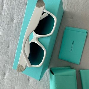 Return to Tiffany®
Sunglasses in White Acetate